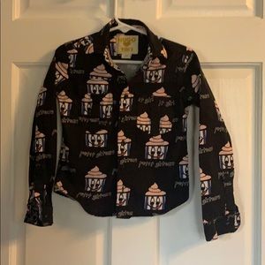 Hugo 🧡 Tiki cupcake button down